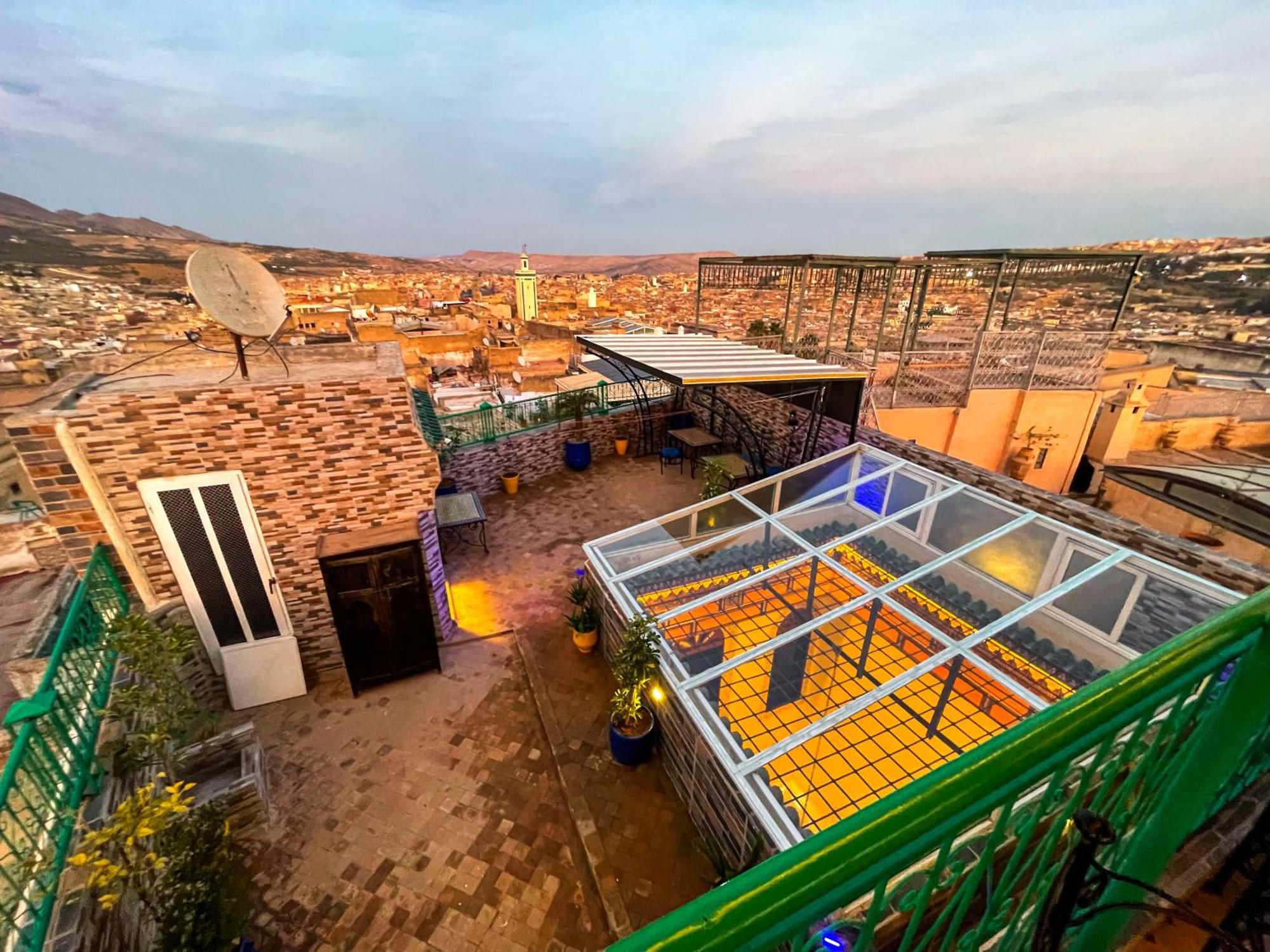 Riad Dar El Ouedghiri Fes Exterior photo
