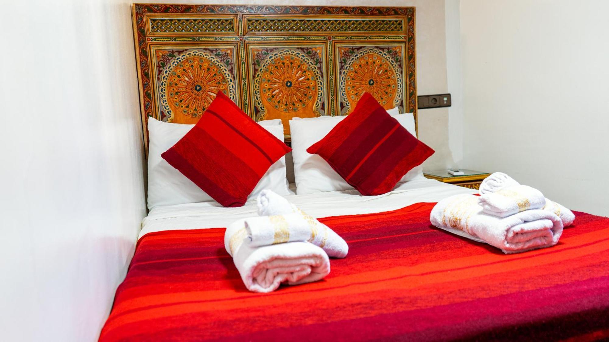 Riad Dar El Ouedghiri Fes Exterior photo