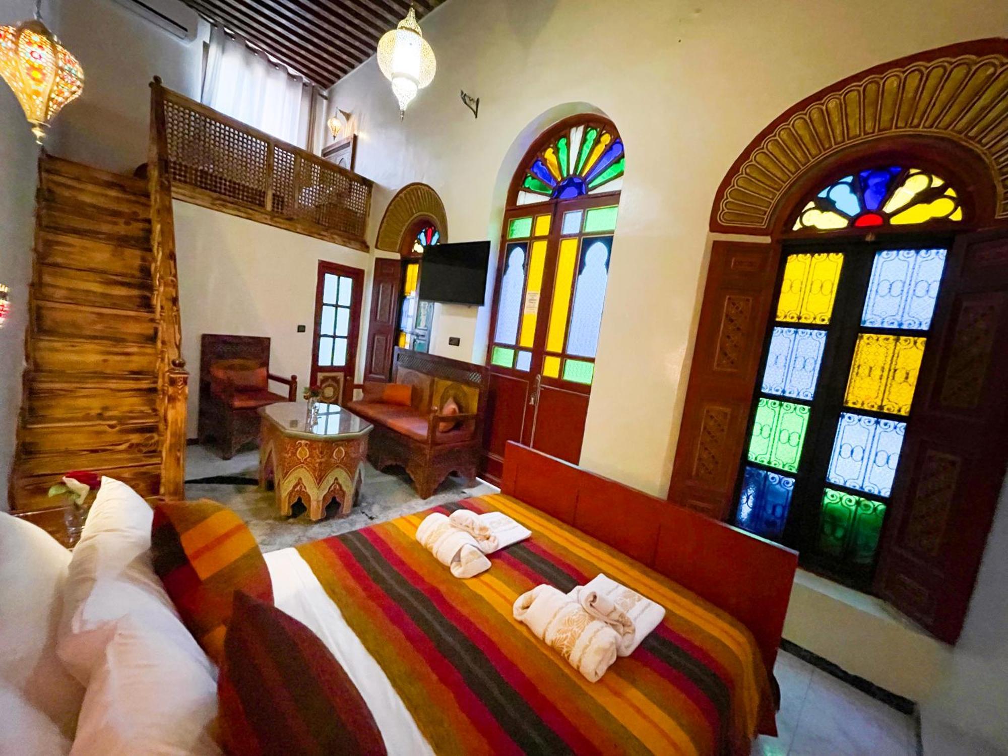 Riad Dar El Ouedghiri Fes Exterior photo