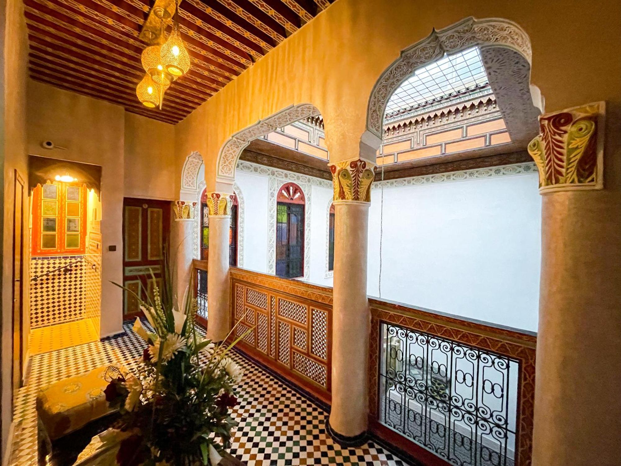 Riad Dar El Ouedghiri Fes Exterior photo