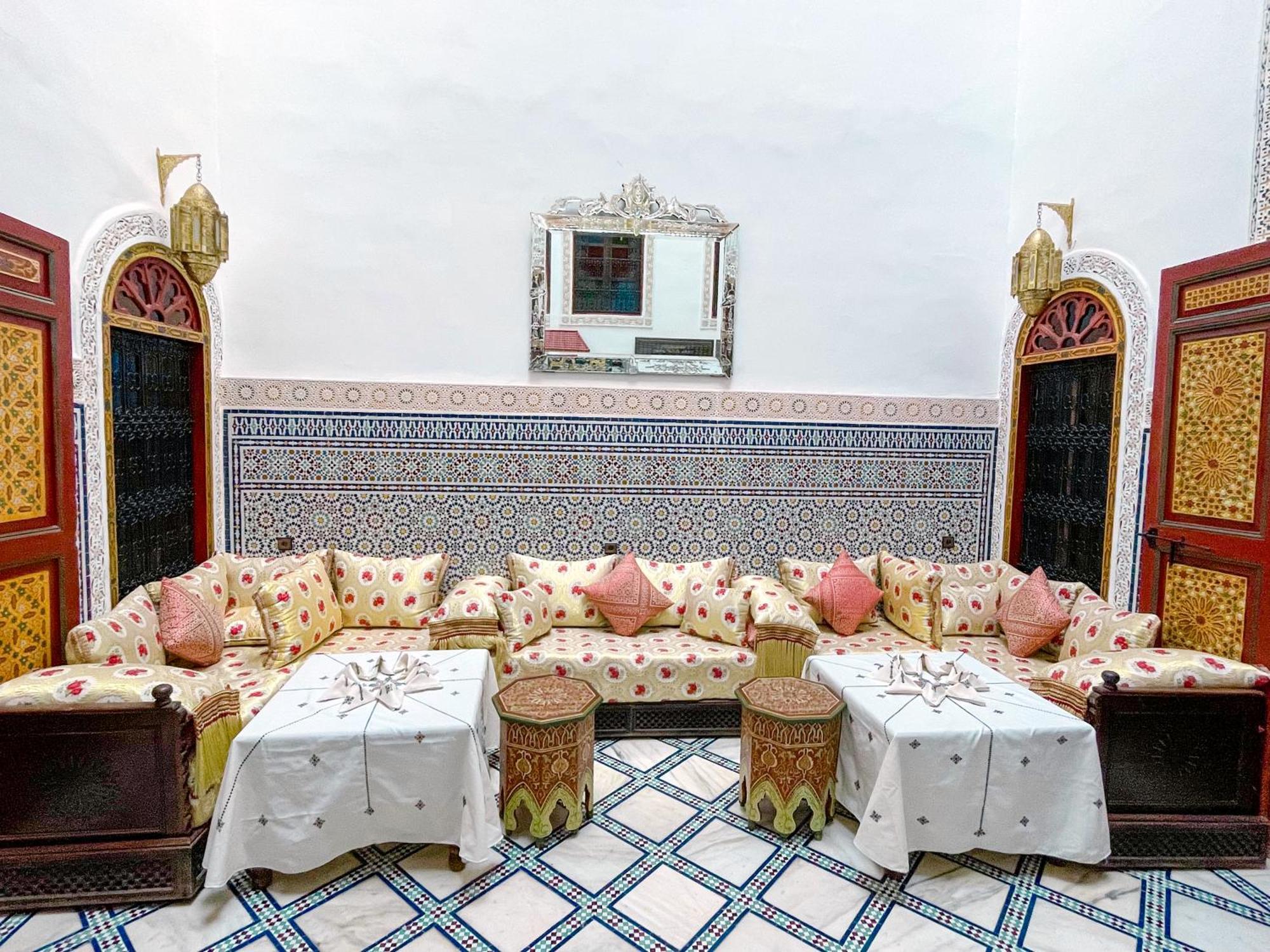 Riad Dar El Ouedghiri Fes Exterior photo